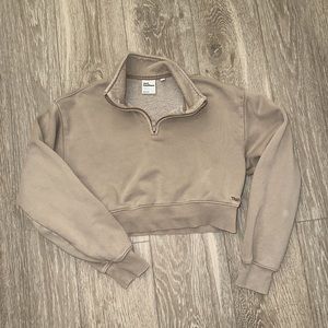 Aritzia TNA half zip crop sweatshirt sz Small